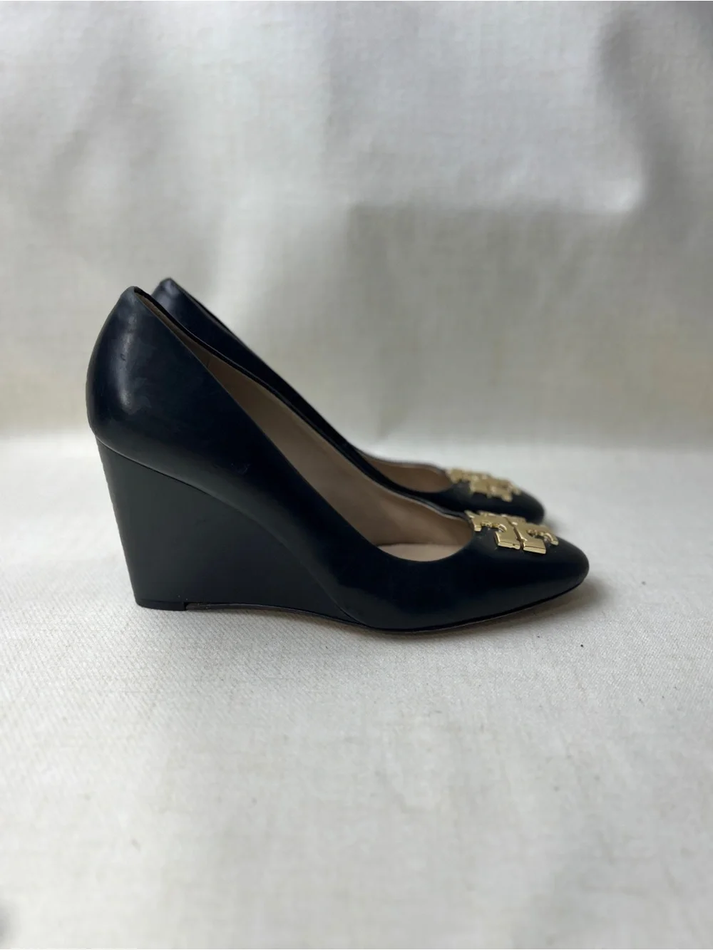 Tory Burch Black Leather Wedge Heels Gold Logo Pumps Size 6.5